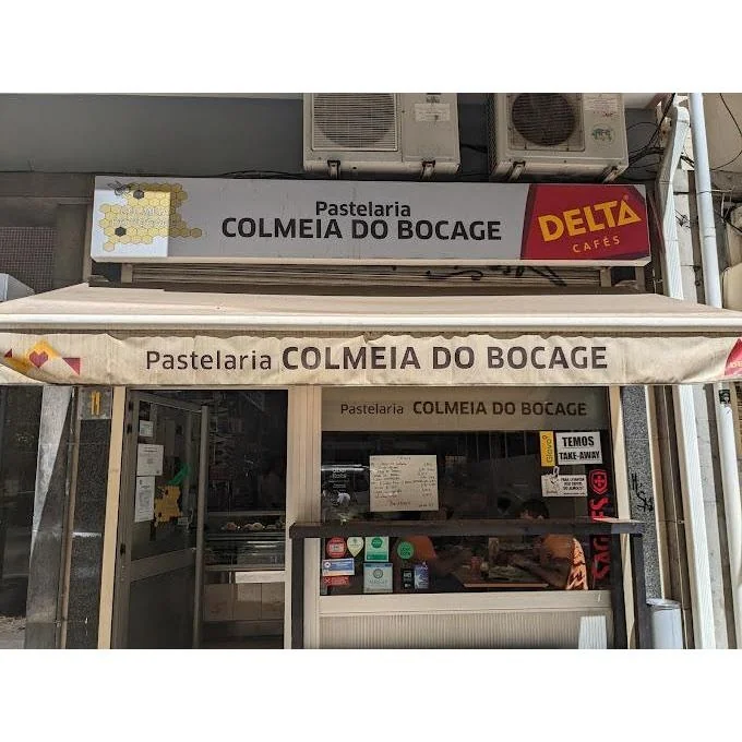 Fachada da Pastelaria Colmeia do Bocage na Avenida Barbosa do Bocage